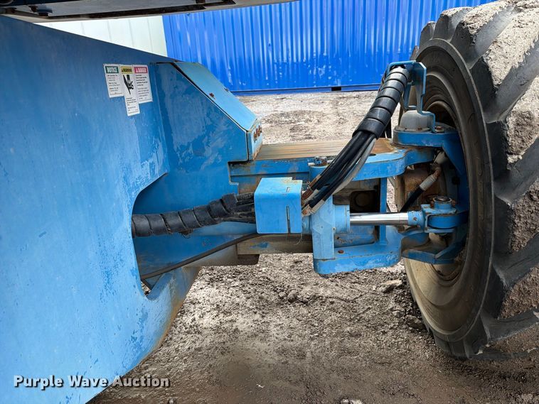 image for item FT6362 2001 Genie S-125 boom lift