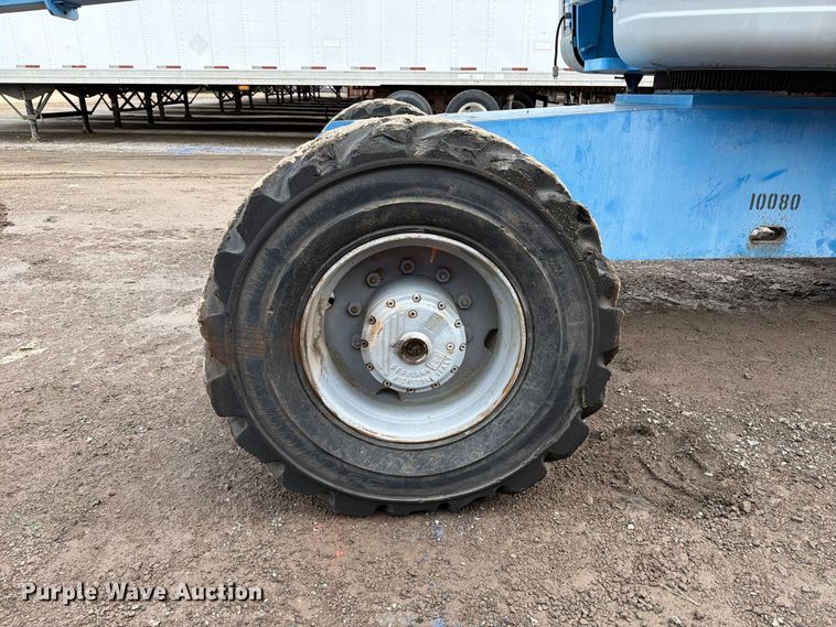 image for item FT6362 2001 Genie S-125 boom lift