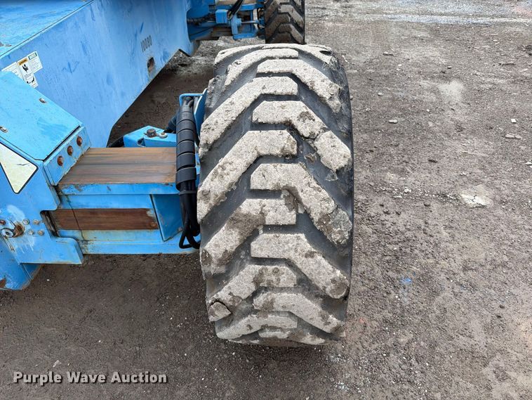 image for item FT6362 2001 Genie S-125 boom lift