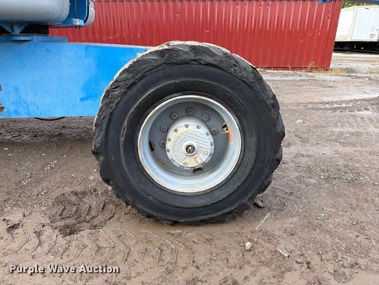 image for item FT6362 2001 Genie S-125 boom lift