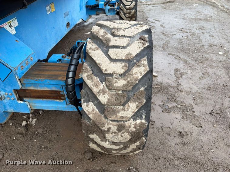 image for item FT6362 2001 Genie S-125 boom lift