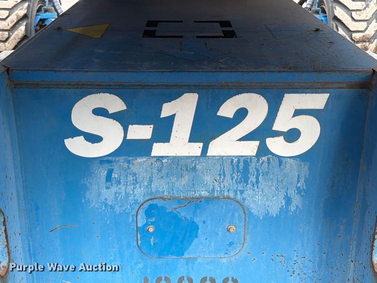 image for item FT6362 2001 Genie S-125 boom lift