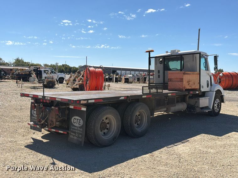 image for item FT6389 2007 Freightliner Columbia flatbed truck