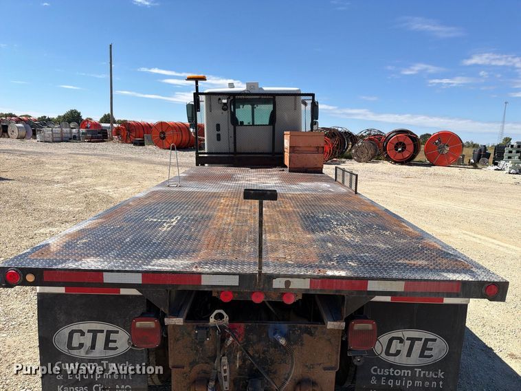 image for item FT6389 2007 Freightliner Columbia flatbed truck