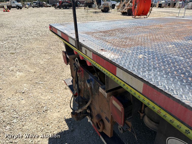 image for item FT6389 2007 Freightliner Columbia flatbed truck