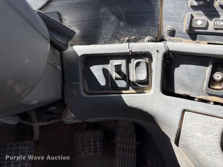 image for item FT6389 2007 Freightliner Columbia flatbed truck