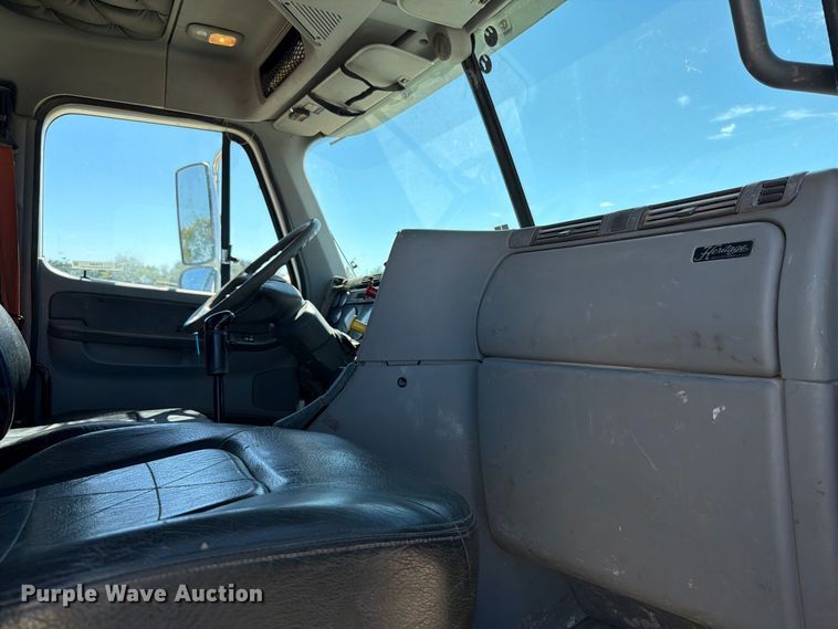 image for item FT6389 2007 Freightliner Columbia flatbed truck