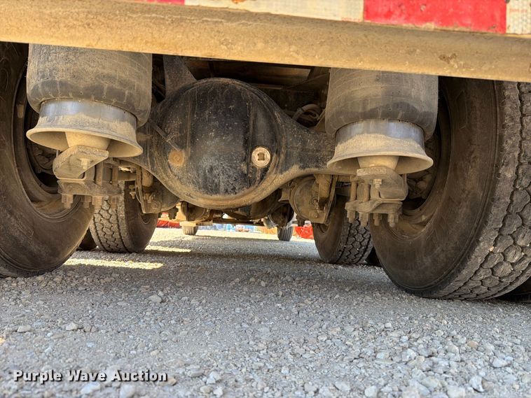 image for item FT6389 2007 Freightliner Columbia flatbed truck