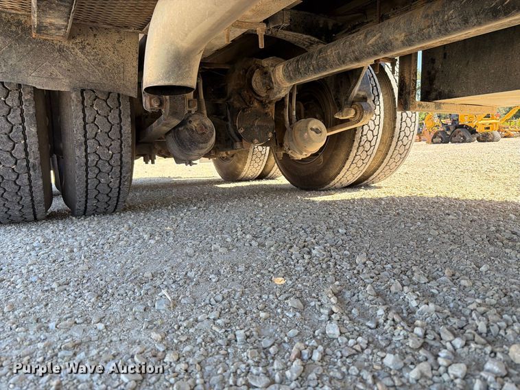 image for item FT6389 2007 Freightliner Columbia flatbed truck
