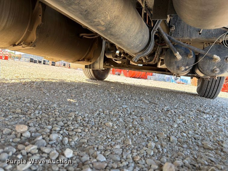 image for item FT6389 2007 Freightliner Columbia flatbed truck