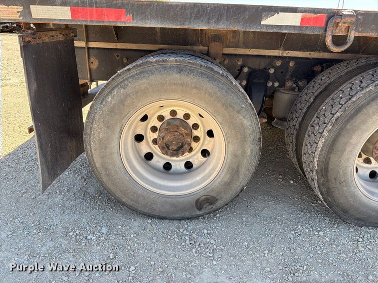 image for item FT6389 2007 Freightliner Columbia flatbed truck