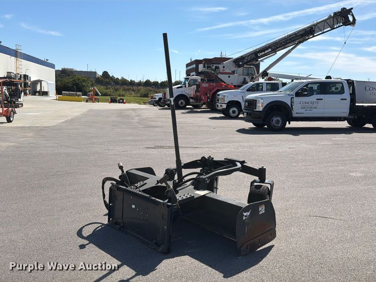 image for item FT6399 2019 Bobcat Box Blade Laser skid steer box blade