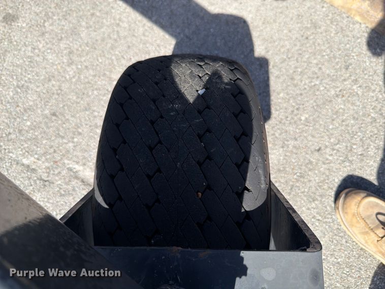 image for item FT6399 2019 Bobcat Box Blade Laser skid steer box blade