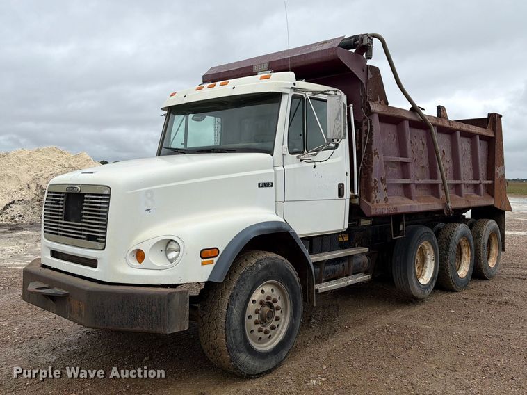 2000 Freightliner FL112 dump truck