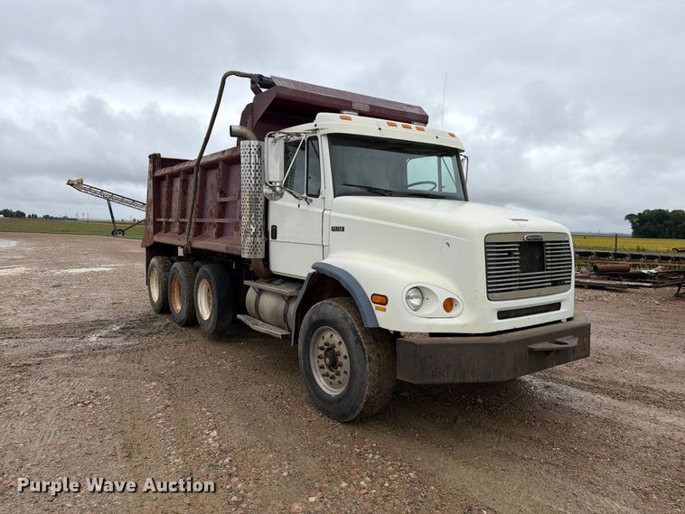image for item FT6759 2000 Freightliner FL112 dump truck