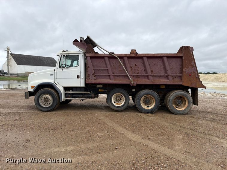 image for item FT6759 2000 Freightliner FL112 dump truck