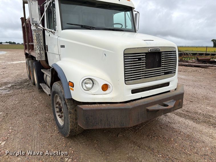 image for item FT6759 2000 Freightliner FL112 dump truck