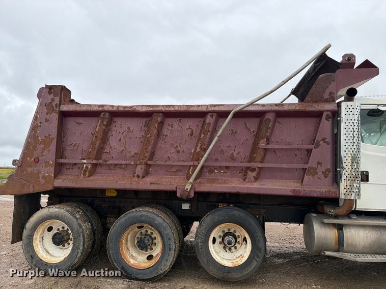 image for item FT6759 2000 Freightliner FL112 dump truck