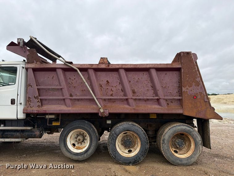 image for item FT6759 2000 Freightliner FL112 dump truck