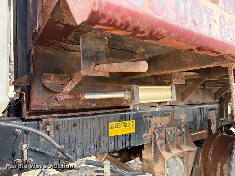 image for item FT6759 2000 Freightliner FL112 dump truck