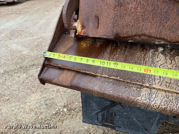 image for item FT6759 2000 Freightliner FL112 dump truck