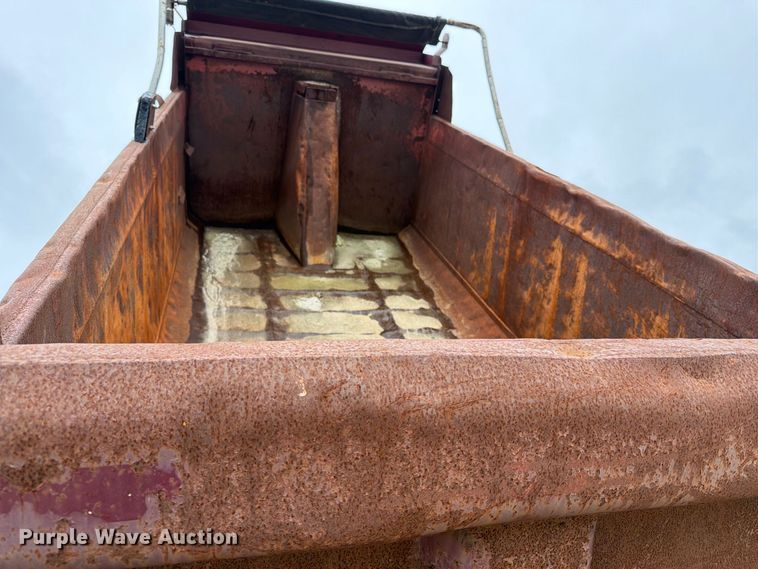 image for item FT6759 2000 Freightliner FL112 dump truck