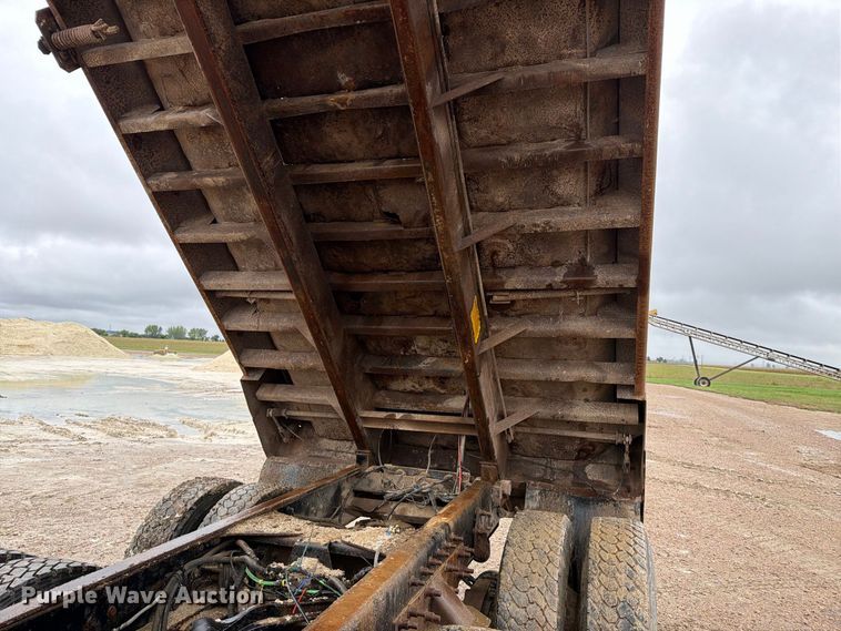 image for item FT6759 2000 Freightliner FL112 dump truck
