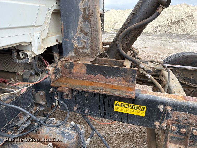 image for item FT6759 2000 Freightliner FL112 dump truck
