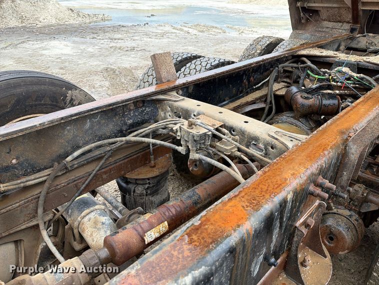image for item FT6759 2000 Freightliner FL112 dump truck