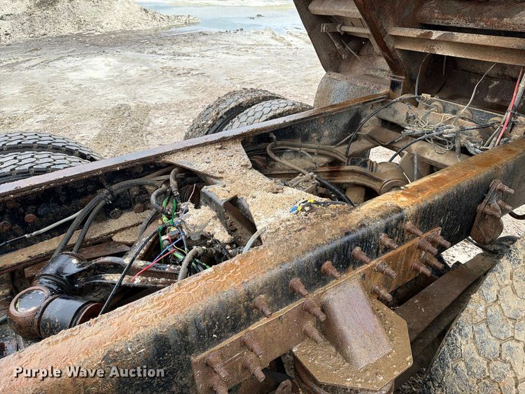 image for item FT6759 2000 Freightliner FL112 dump truck