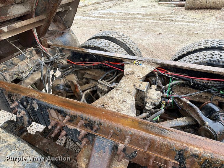 image for item FT6759 2000 Freightliner FL112 dump truck