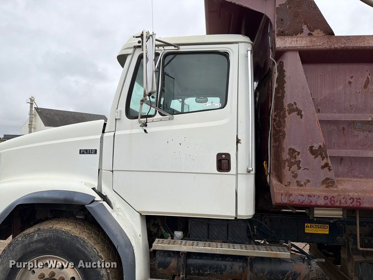 image for item FT6759 2000 Freightliner FL112 dump truck