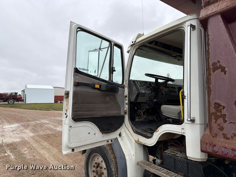 image for item FT6759 2000 Freightliner FL112 dump truck