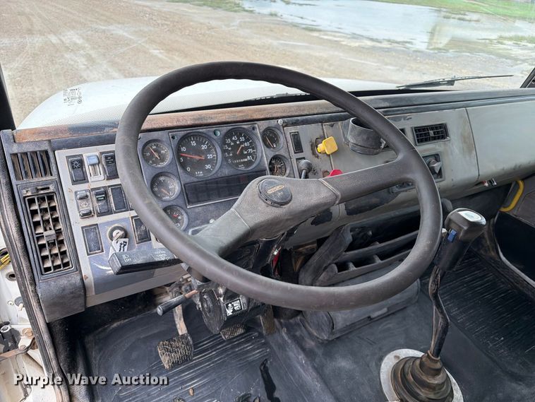 image for item FT6759 2000 Freightliner FL112 dump truck
