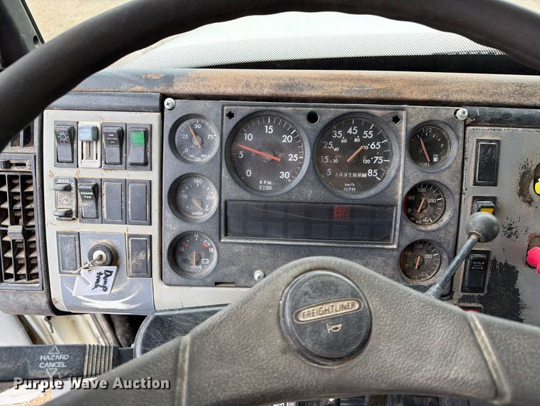 image for item FT6759 2000 Freightliner FL112 dump truck