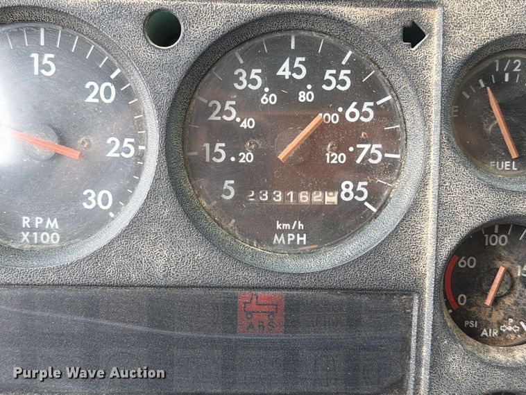 image for item FT6759 2000 Freightliner FL112 dump truck