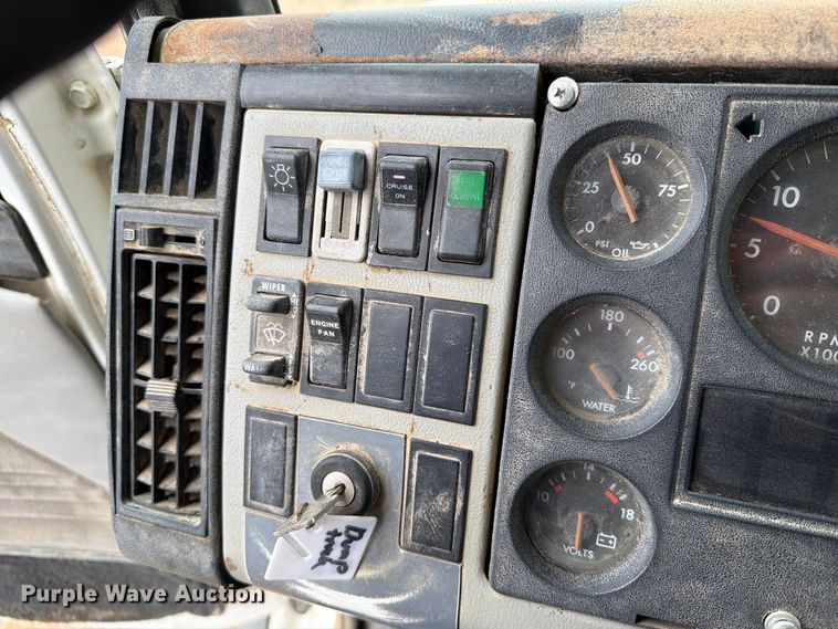 image for item FT6759 2000 Freightliner FL112 dump truck