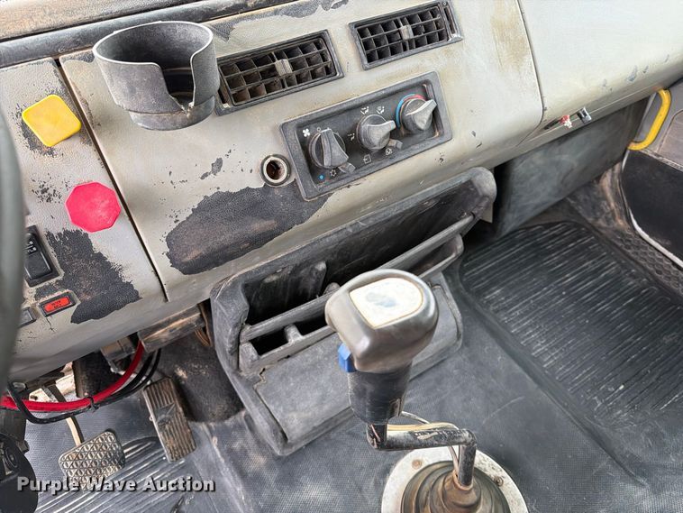 image for item FT6759 2000 Freightliner FL112 dump truck