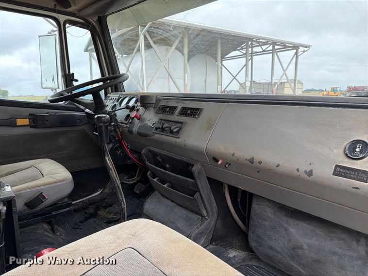 image for item FT6759 2000 Freightliner FL112 dump truck