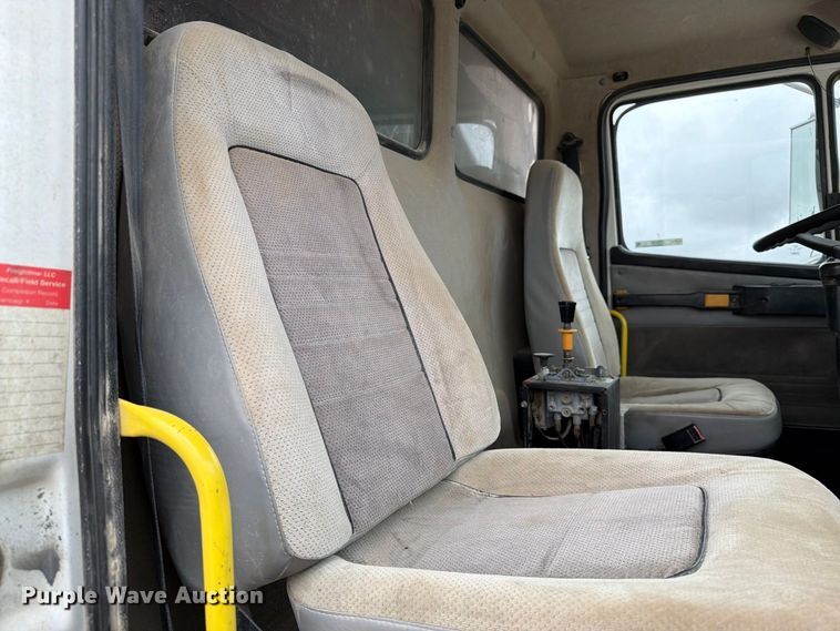 image for item FT6759 2000 Freightliner FL112 dump truck