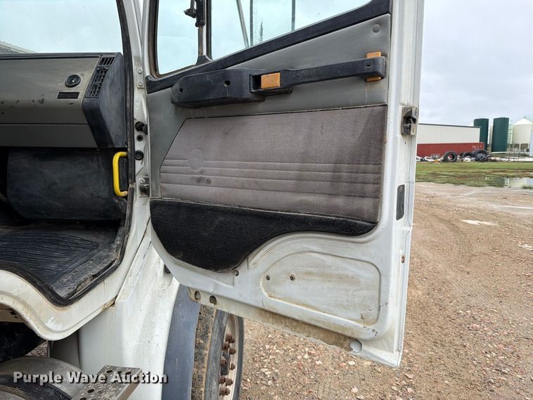 image for item FT6759 2000 Freightliner FL112 dump truck