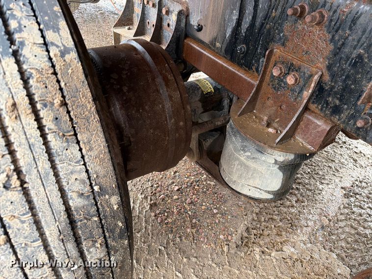 image for item FT6759 2000 Freightliner FL112 dump truck