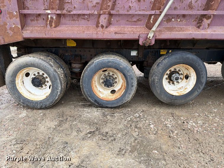 image for item FT6759 2000 Freightliner FL112 dump truck