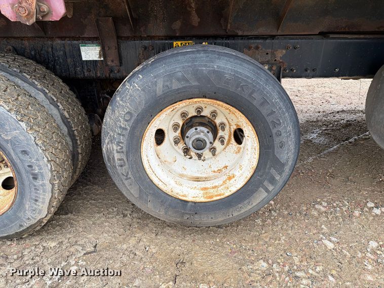image for item FT6759 2000 Freightliner FL112 dump truck