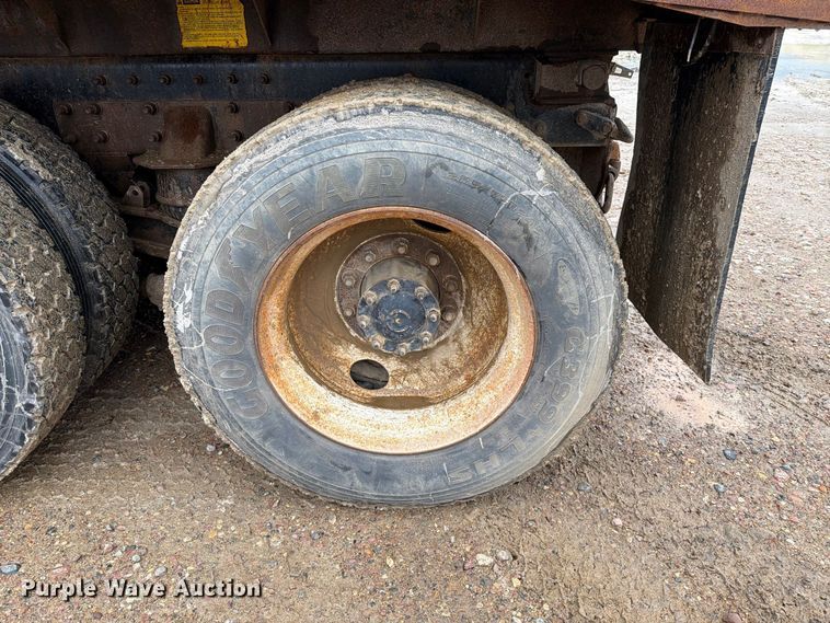 image for item FT6759 2000 Freightliner FL112 dump truck