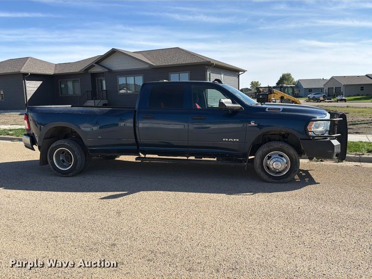 image for item FT6828 2022 RAM 3500 Crew Cab pickup truck