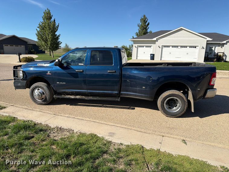 image for item FT6828 2022 RAM 3500 Crew Cab pickup truck