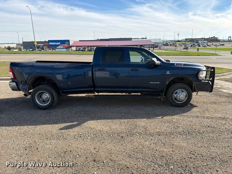 image for item FT6829 2022 RAM 3500 Crew Cab pickup truck