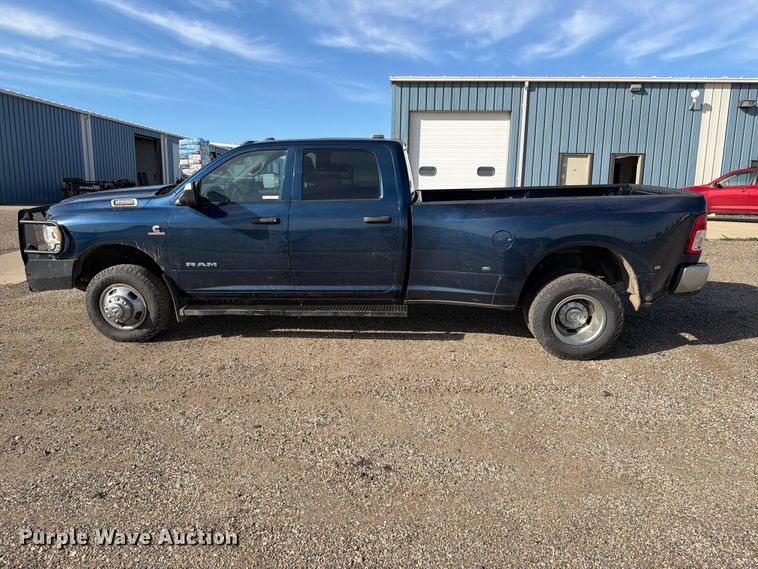 image for item FT6829 2022 RAM 3500 Crew Cab pickup truck