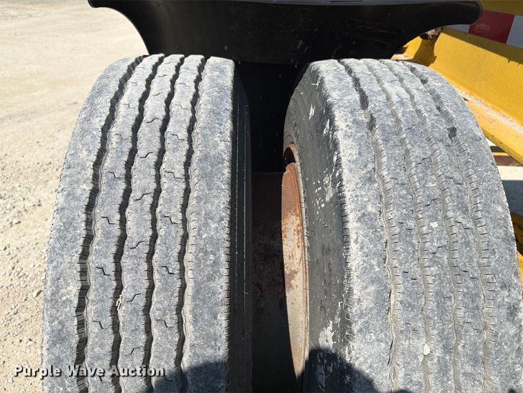 image for item FT8009 1989 Great Lakes Mfg drop deck trailer